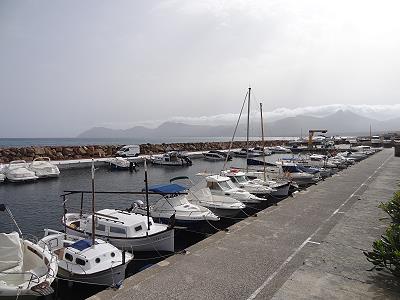 Nahe am Hafen: Der Startpunkt fr den Wanderweg ...