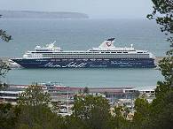 Nun Blick von oben: Kreuzfahrtschiffe im Hafen von Palma ...