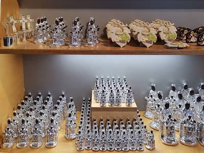 ... Heerscharen von schwarzen Madonnen ...