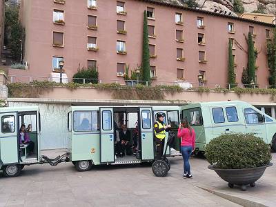 ... Bummelbahn durch die Anlage ...