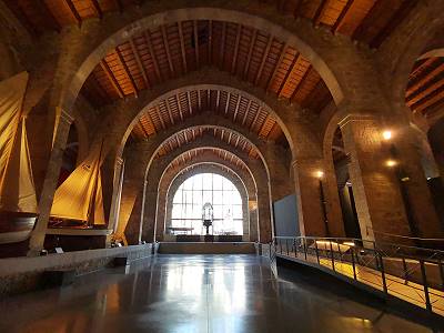 ... die alten Werfthallen ...