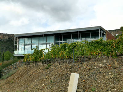 Das Haus von Torres und die Felsen von Montsant ...