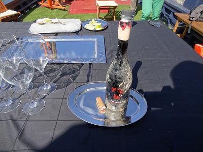 Man sieht die Lagerung den Flaschen an ...