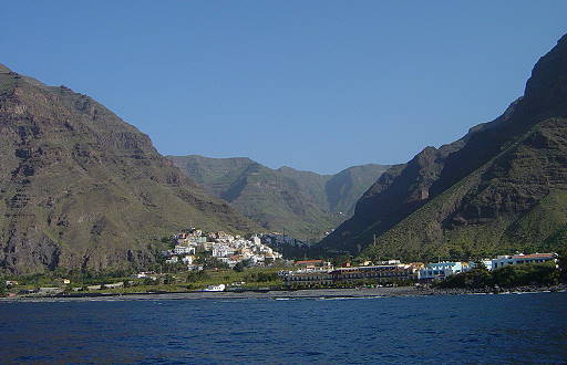 Blick vom Meer auf das Valle Gran Ray ...