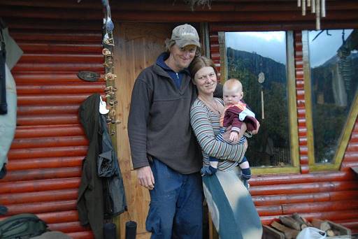 Die stolzen Besitzer: Andi und Yvonne mit Tochter Luna ...