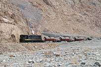 Versorgung der Minenindustrie mit Chemikalien, deren Reste oftmals in Bergflssen zu finden sind. Die Endstation dieses Zuges liegt bei 3.500 m