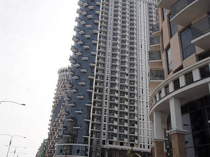 Jeden Tag eine Etage hher ziehen, das trainiert Schwindelfreiheit ... ;-)