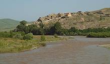 Hhlenfestung Uplisziche von weitem