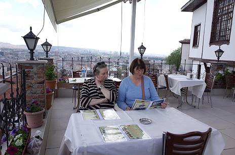 Im Cafe über den Dächern von Ankara