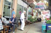 Frustrierter Doktor, schlechtes Geschft ...