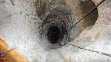 85 m tiefer Schacht oder Brunnen ...