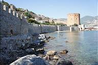 Blick auf den roten Turm von Alanya