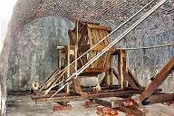 Antiker Kran in der Werft von Alanya