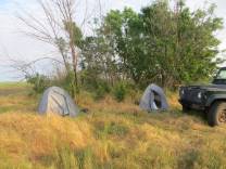 bernachtung im Zelt - neben der Hauptstrae ...