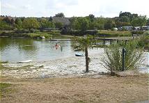 Ein Badesee gehrt zum Camp ...