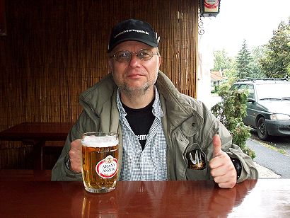 Echt lecker: Frisch gezapftes ungarisches Bier ...