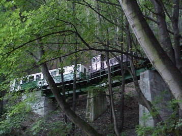 Rückweg zu Fuß: Die Waldeisenbahn fährt regelmäßig ...