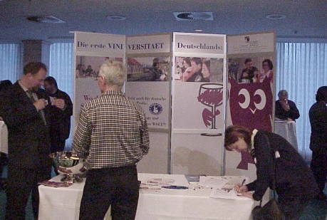 ... und die "erste deutsche Wein-Universitt" ...