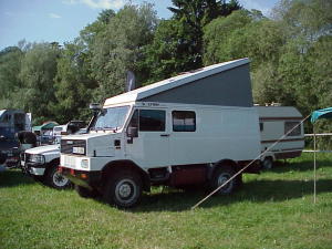 ... mit Lyndi-Hubdach ...